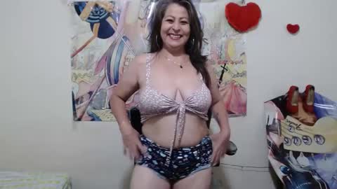 Snapshot of evangelinhotxxx33 chatting on 14, 10, 2025 Eva online show from 14, 10, 2025