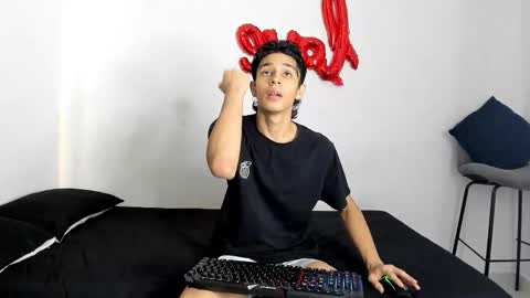 Snapshot of evans_collins24 chatting on 18, 10, 2025 Evans collins24 online show from 18, 10, 2025