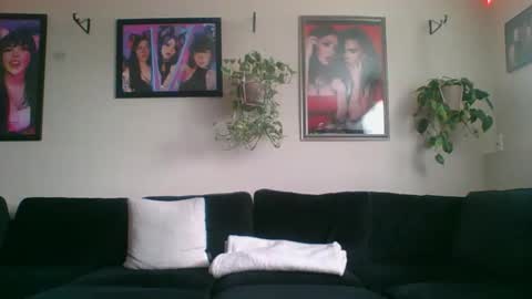 evanschris2048 online show from 4, 12, 2025