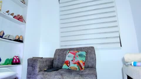 evapalmer_1 online show from 7, 7, 2026