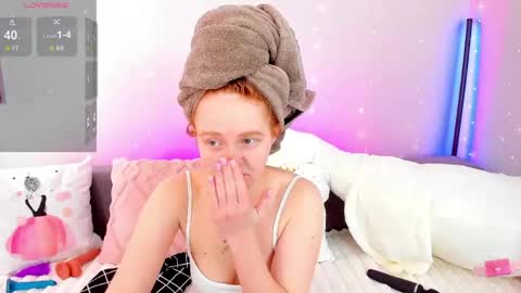 Snapshot of evarey_ chatting on 8, 3, 2026 Adelina online show from 8, 3, 2026