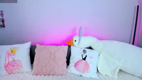 Snapshot of evarey_ chatting on 3, 4, 2026 Adelina online show from 3, 4, 2026