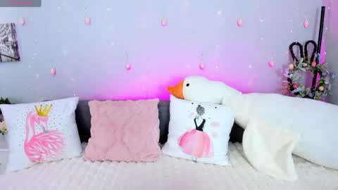 Snapshot of evarey_ chatting on 6, 4, 2026 Adelina online show from 6, 4, 2026