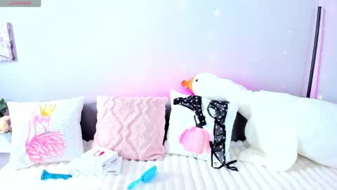 Snapshot of evarey_ chatting on 7, 4, 2026 Adelina online show from 7, 4, 2026