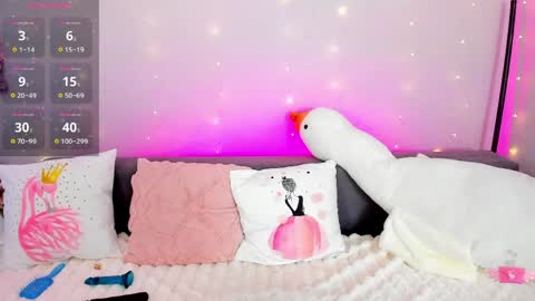 Snapshot of evarey_ chatting on 9, 4, 2026 Adelina online show from 9, 4, 2026