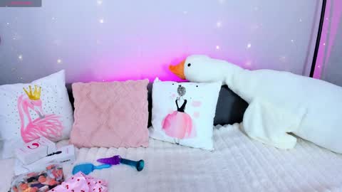 Snapshot of evarey_ chatting on 13, 4, 2026 Adelina online show from 13, 4, 2026