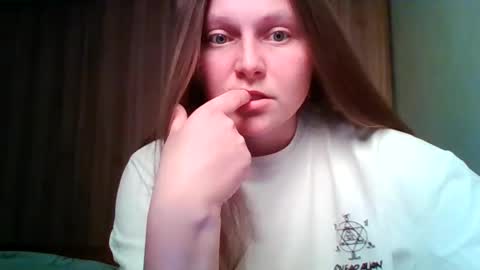 Snapshot of evasapples2026 chatting on 4, 6, 2026 evasapples2026 online show from 4, 6, 2026