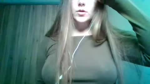 Snapshot of evasapples2026 chatting on 19, 6, 2026 evasapples2026 online show from 19, 6, 2026