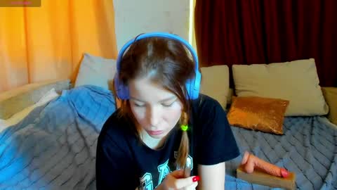 Snapshot of evasunshine18 chatting on 10, 4, 2026 Eva online show from 10, 4, 2026