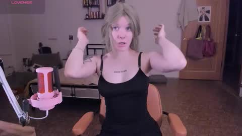 Snapshot of evathority chatting on 5, 12, 2025 online show from 5, 12, 2025