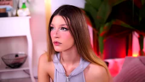 Snapshot of evawarenn chatting on 23, 10, 2025 Carolina online show from 23, 10, 2025