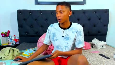 Eva And Emmanuel online show from 18, 12, 2024