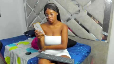 Eva And Emmanuel online show from 19, 12, 2025