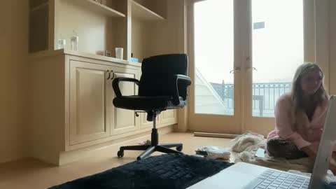 evebrooksss online show from 15, 12, 2025