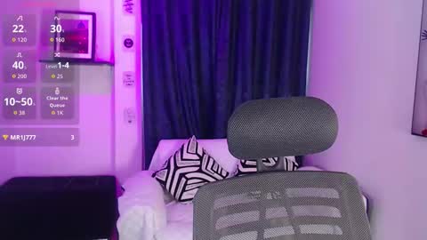 Evee online show from 3, 12, 2025