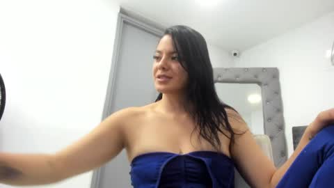 evelin__thompsson online show from 13, 5, 2026