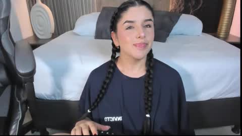 E V E L I N online show from 5, 3, 2026