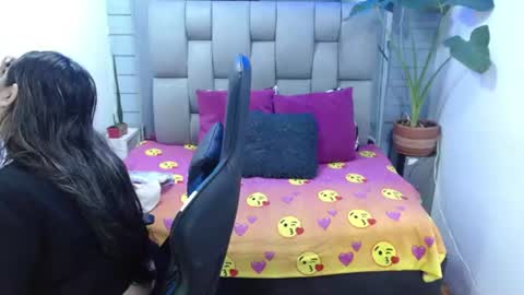 evelin zaens online show from 8, 7, 2026