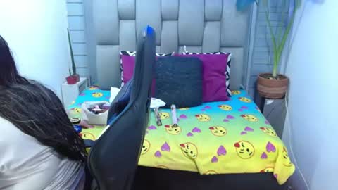evelin zaens online show from 15, 7, 2026