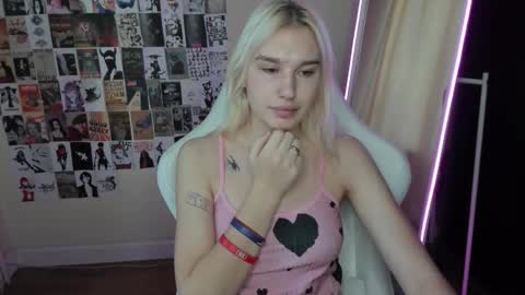 Snapshot of evelinalu chatting on 16, 11, 2025 Evelina online show from 16, 11, 2025