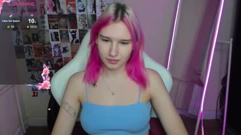 Snapshot of evelinalu chatting on 3, 12, 2025 Evelina online show from 3, 12, 2025