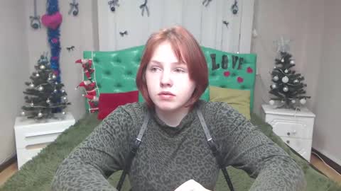 EvelinaRedfox online show from 18, 12, 2025