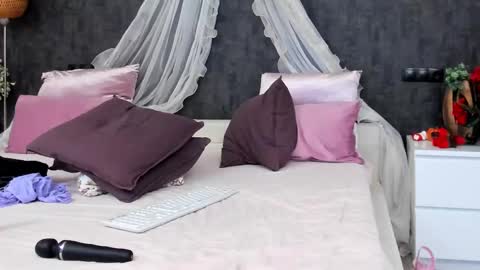 evellynereys online show from 28, 2, 2025