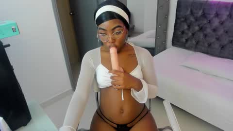 Snapshot of evelyn__cortes chatting on 13, 2, 2026 Evelyn cortes online show from 13, 2, 2026