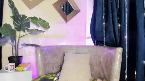 Snapshot of evelyn__rose1 chatting on 5, 6, 2026 evelyn__rose1 online show from 5, 6, 2026
