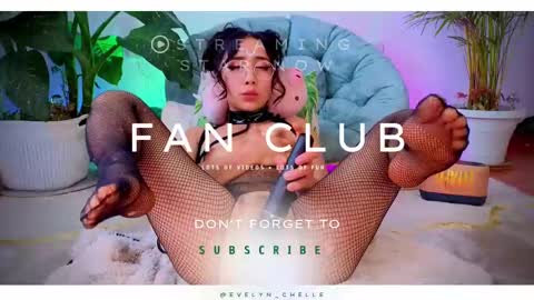 Snapshot of evelyn_chelle chatting on 17, 2, 2025 Im Eve or Chelle Next Stream 191224 online show from 17, 2, 2025