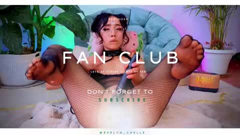 Snapshot of evelyn_chelle chatting on 11, 3, 2025 Im Eve or Chelle Next Stream 191224 online show from 11, 3, 2025