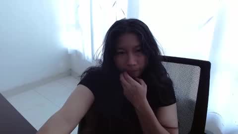 Snapshot of evelyn_flores1 chatting on 8, 9, 2025 online show from 8, 9, 2025