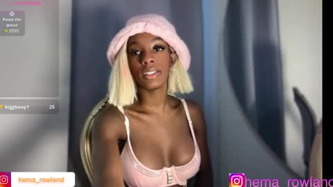 Snapshot of evelyn_jhonson3 chatting on 12, 12, 2024 E V E L Y N online show from 12, 12, 2024