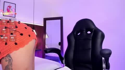 Snapshot of evelyn_samantha chatting on 23, 10, 2025 evelyn online show from 23, 10, 2025