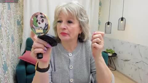 Evelyn online show from 10, 4, 2026