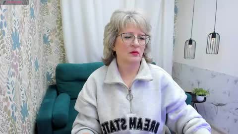 Snapshot of evelynblissful chatting on 7, 5, 2026 Evelyn online show from 7, 5, 2026
