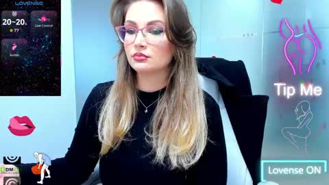 Snapshot of evelyne_rose chatting on 8, 3, 2026 evelyne_rose online show from 8, 3, 2026