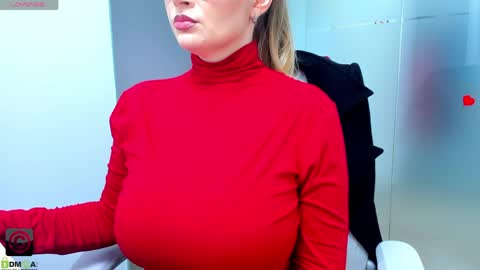 Snapshot of evelyne_rose chatting on 1, 4, 2026 evelyne_rose online show from 1, 4, 2026