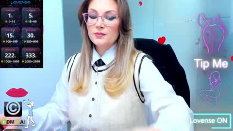 Snapshot of evelyne_rose chatting on 8, 4, 2026 evelyne_rose online show from 8, 4, 2026