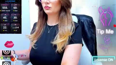 Snapshot of evelyne_rose chatting on 16, 6, 2026 evelyne_rose online show from 16, 6, 2026