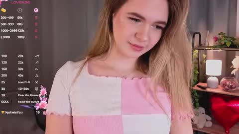 Snapshot of evelynlewis_ chatting on 14, 3, 2026 Mia online show from 14, 3, 2026