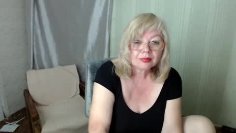 Snapshot of evelynloveshy chatting on 6, 6, 2026 BarbaraBlondy online show from 6, 6, 2026