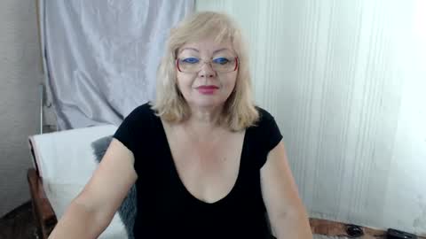 Snapshot of evelynloveshy chatting on 12, 6, 2026 BarbaraBlondy online show from 12, 6, 2026