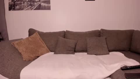 Snapshot of evelynneshawn chatting on 2, 2, 2025 Evelyne online show from 2, 2, 2025