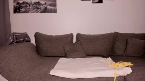 Snapshot of evelynneshawn chatting on 9, 3, 2025 Evelyne online show from 9, 3, 2025