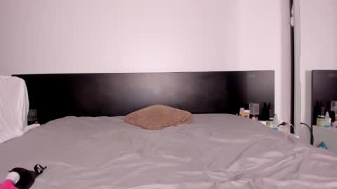 Snapshot of evelynneshawn chatting on 1, 10, 2025 Evelyne online show from 1, 10, 2025