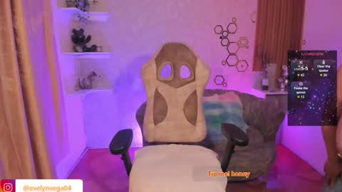 Snapshot of evelynvega0 chatting on 4, 11, 2025 Bigboobs Evelyn Vega online show from 4, 11, 2025