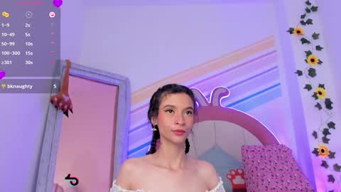 Snapshot of evie_clark_ chatting on 23, 12, 2024 My name is Evie nice to meet you really get to know me better private is open online show from 23, 12, 2024