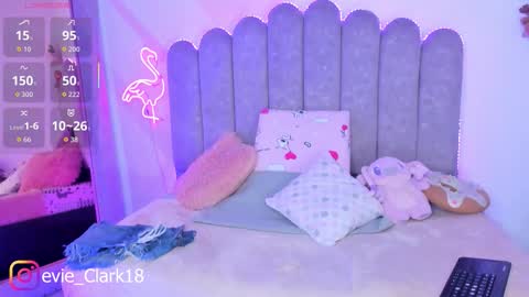 Snapshot of evie_clark_ chatting on 11, 3, 2026 My name is Evie nice to meet you really get to know me better private is open online show from 11, 3, 2026