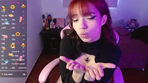 Evie Cloud online show from 5, 1, 2025